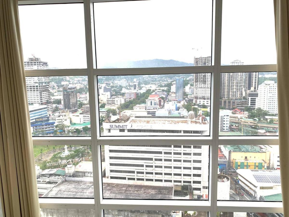 2 Bedroom Condo Unit With City And Mountain View セブ市 エクステリア 写真