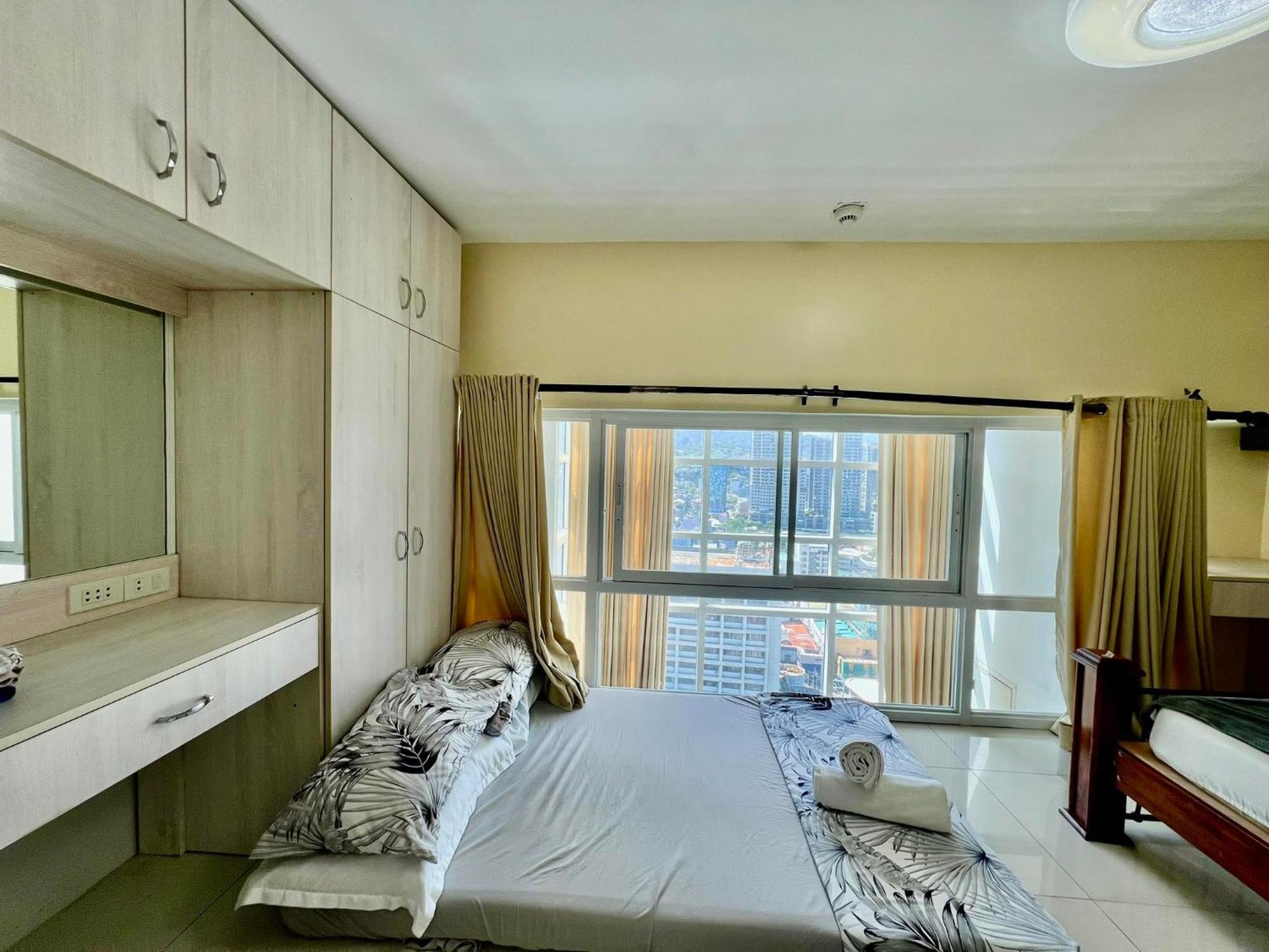 2 Bedroom Condo Unit With City And Mountain View セブ市 エクステリア 写真
