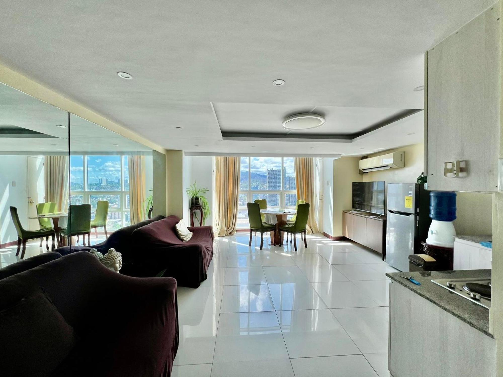 2 Bedroom Condo Unit With City And Mountain View セブ市 エクステリア 写真