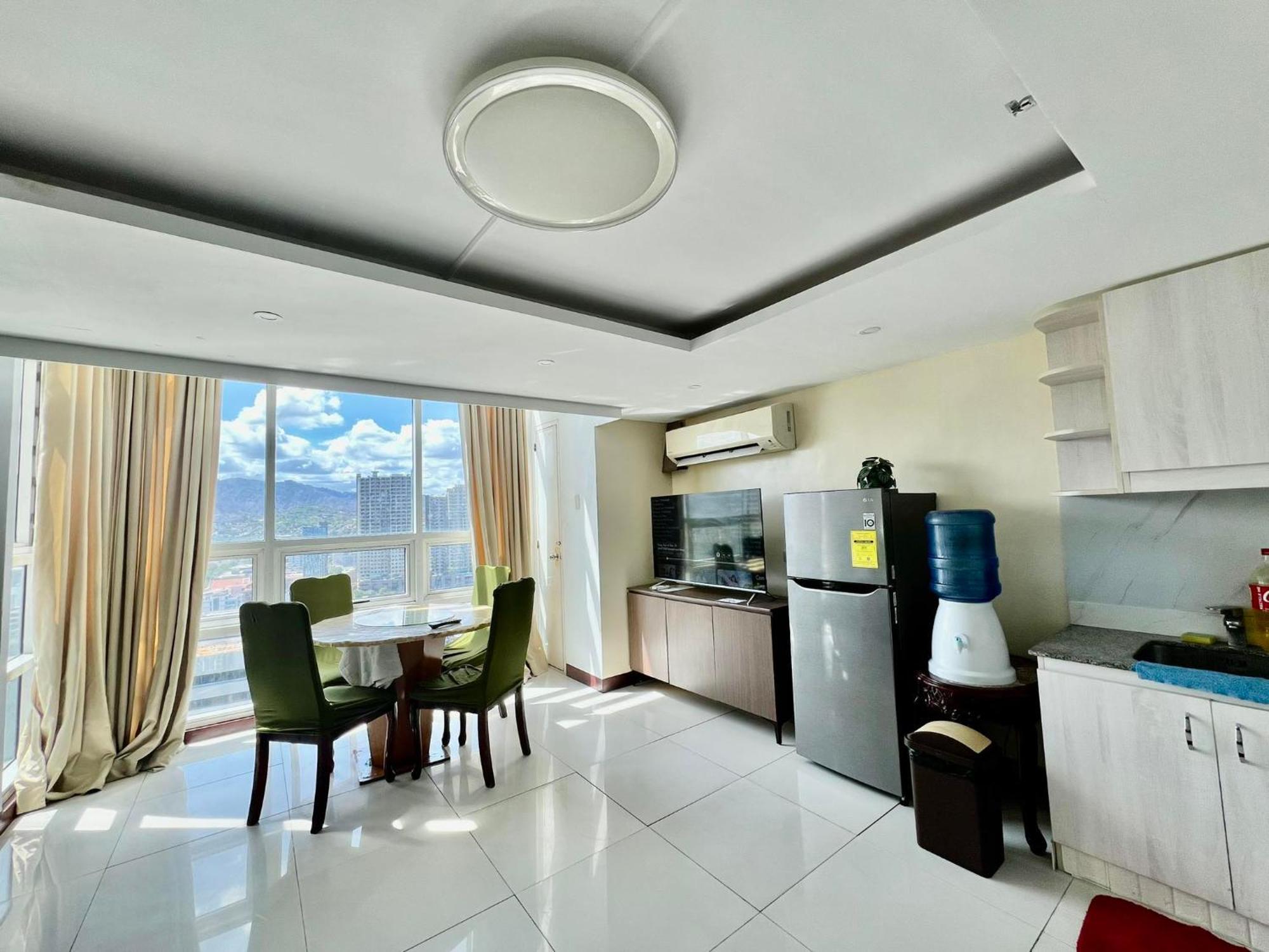 2 Bedroom Condo Unit With City And Mountain View セブ市 エクステリア 写真